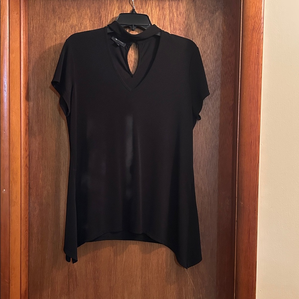 AB Studio Elegant Black Keyhole Top